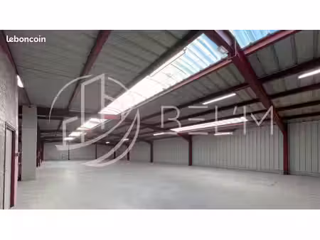 local d'activite 2400 m² noisiel