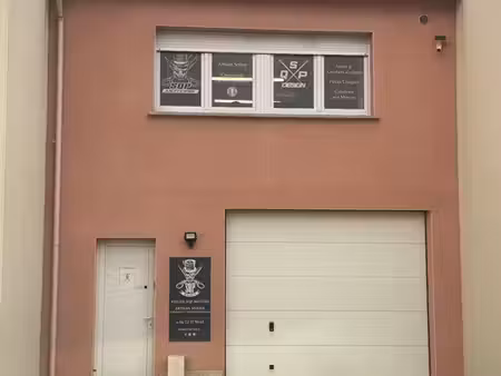 local 150m2 avec petit jardin