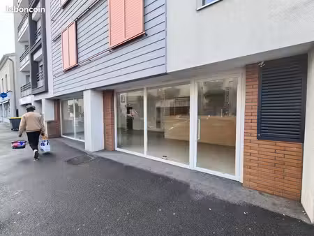 location local commercial