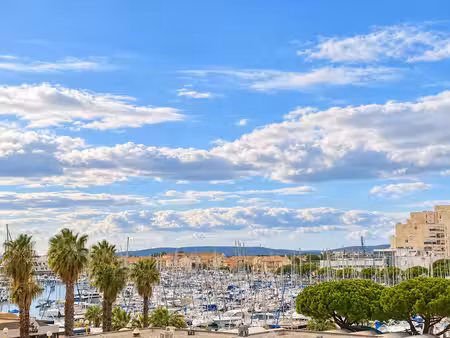 carnon studio cabine - parking - vue port