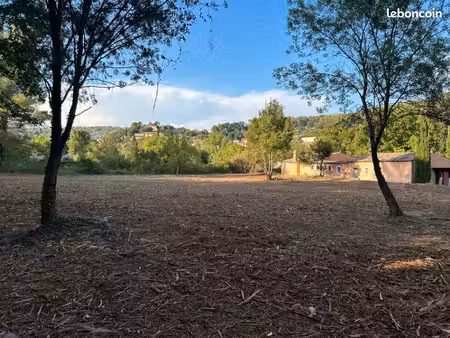 terrain 3 600 m² salernes
