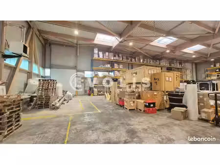 local d'activité 1 102 m²