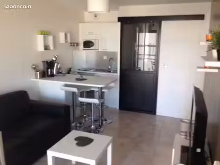 studio 1 piece à 50m grande plage et proche des commerces