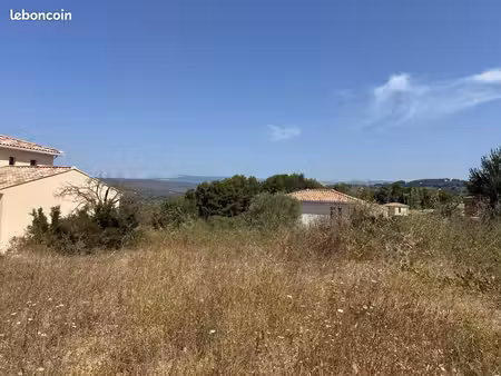 terrain à bâtir de 660 m² à le castellet (83)