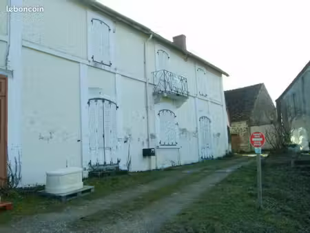 maison spacieuse et grand parc