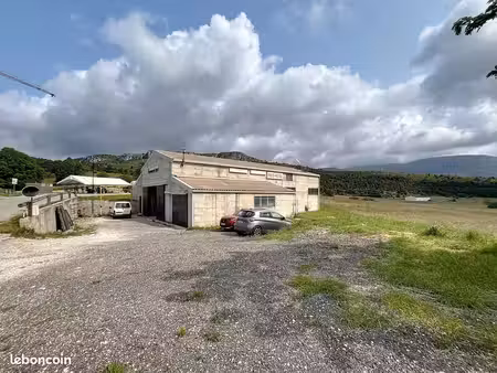 atelier 364 m² peyroules