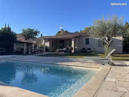 maison individuelle de plain pied avec piscine