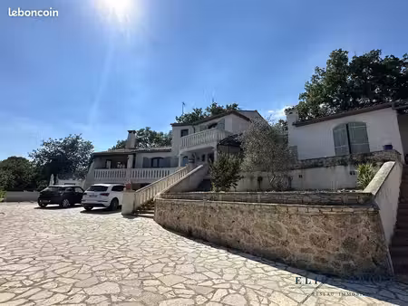 propriété 9 pièces 230 m²