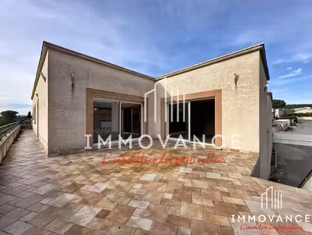 propriété avec appartement de 152m2 avec grand garage de 200m2