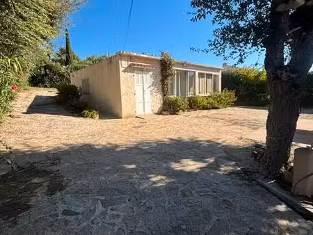 villa individuelle sur 900 m² de terrain dans secteur résidentiel à bormes