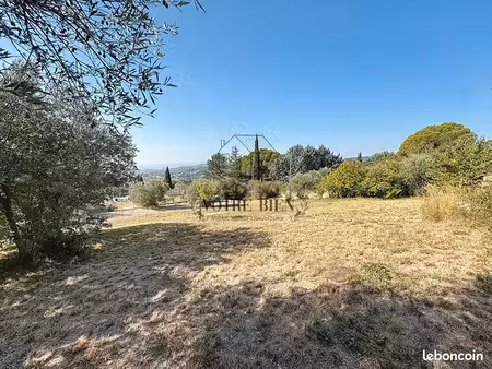 terrain 701 m² manosque