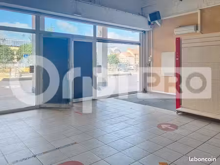 local commercial 130 m²
