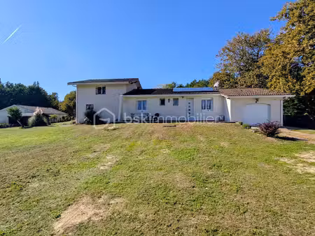 maison traditionnelle de 147 m² à laruscade