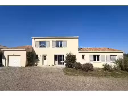 maison de 250 m² à mazerolles