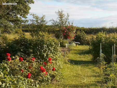 petite maison mitoyenne aux propriétaires  confort simple  en pleine campagne  dans ancien