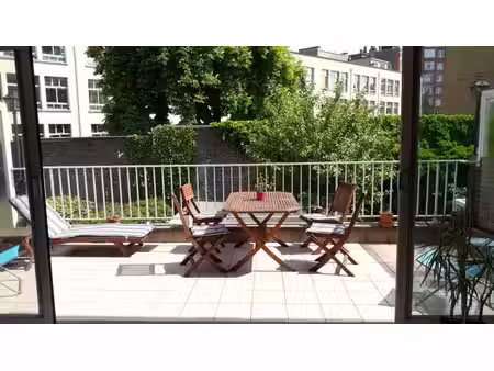 très bel appartement 2 chambres  grande terrasse (+/-17m²) +