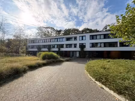 gelijkvloers wonen in het groen  met zonnige tuin en 2 sl...