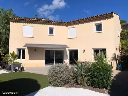 villa 5 pièces 150 m²