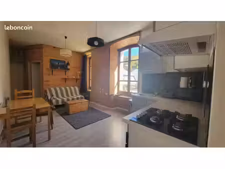 t2 bis 38 m² + mezzanine - rénové – centre-ville de briançon – vue montagne – idéal réside
