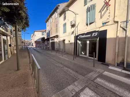 la crau centre – local professionnel 35 m² – vitrine sur rue passante