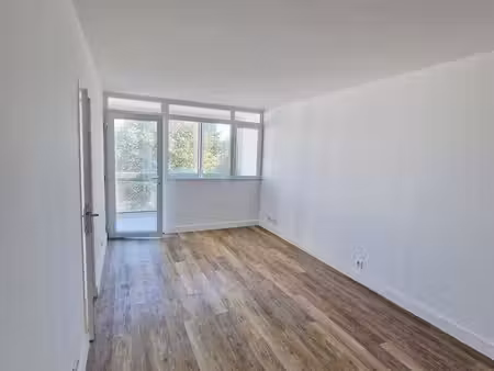 t4 rénové 83 m² + loggia 13 m² – évry-courcouronnes
