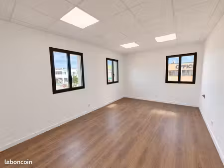 à louer – bureau / cabinet de santé neuf – 17 4 m²