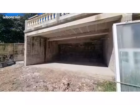 box d’environ 30 m² – stockage  entrepôt  parking ou garage – accès direct