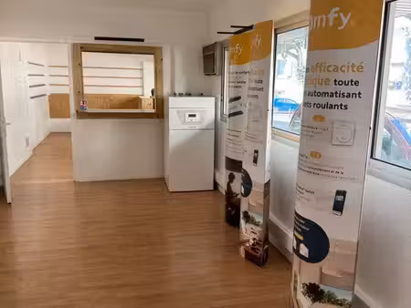 local commercial et de bureaux 45m2 20m+ linéaire de devanture