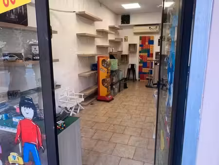 local commercial à louer le lavandou