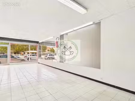 local commercial 47 m² saint-raphaël