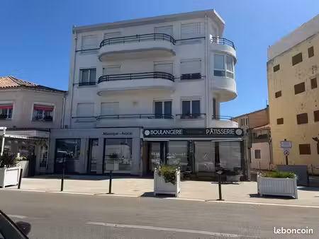 murs commerciaux port du brusc
