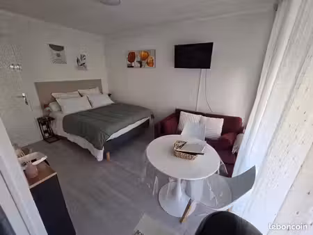 location studio meublé à gréoux-les-bains