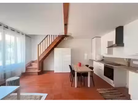location appartement 3 pièces à saint-seurin-sur-l'isle (33660)  770 €
