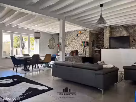 maison 9 pièces 211 m²