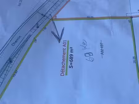 parcelle de terrain entièrement viabilisée de 689 m2 hors lotissement  un cos de 200 m2. v