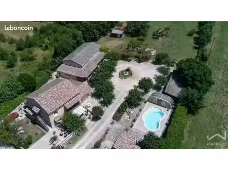 propriété 10 pièces 300 m²