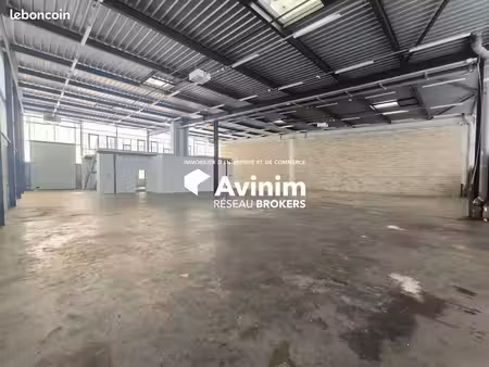bureaux 876 m² le coudray-montceaux