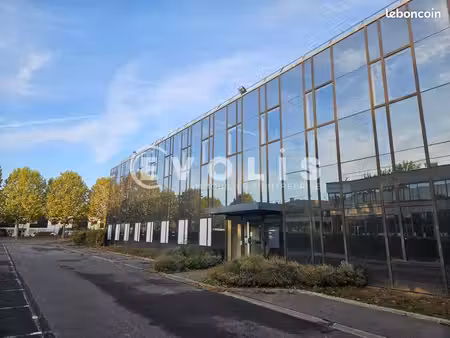 local bureaux 2 882 m²
