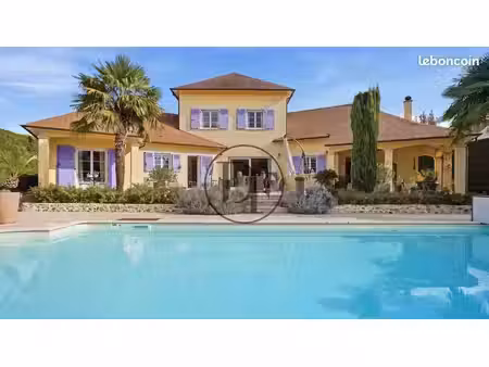 maison 10 pièces 220 m²