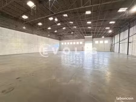 local d'activité 1 430 m²
