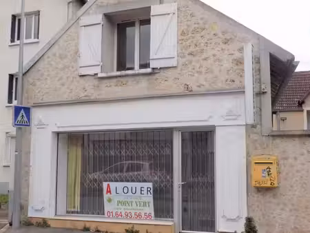 local commercial 22 m² la ferté-alais