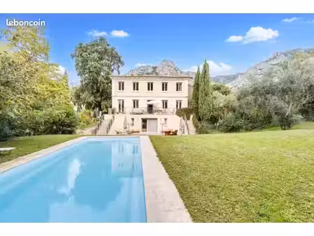 maison 5 pièces 313 m²