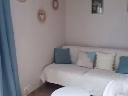 loue studio 25 m2  100m de paul valéry