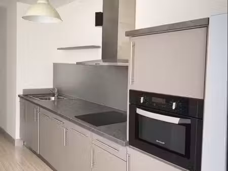 t2 meublé 58m² – déco actuelle  balcon et calme secteur paix (reims)
