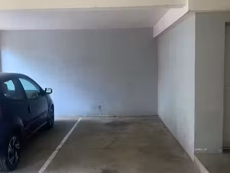 place de parking bécon - adelaide