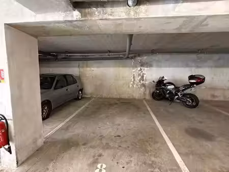 place de parking couverte à louer