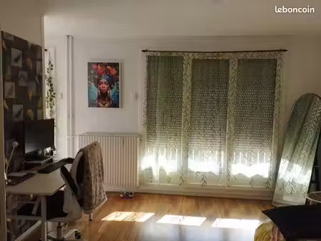 studio 25m2 avec balcon idéalement placé
