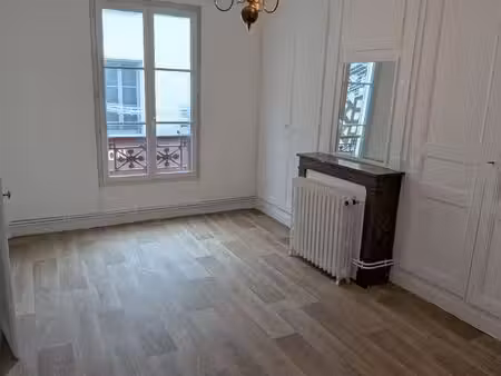 dreux centre t3 de 63 m² rénové avec terrasse