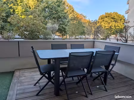 ? à louer – t2 lumineux de 47 m² avec 2 terrasses 14 et 6 m²  cave et parking privatifs – 