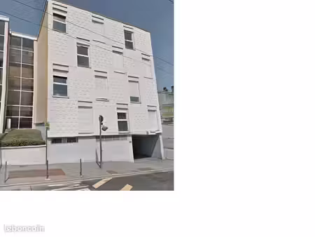 garage fermé box dans résidence sécurisée